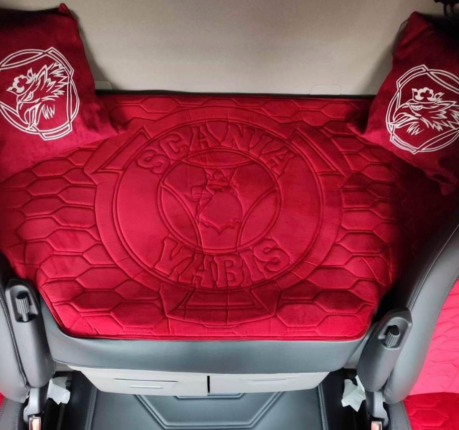 Copribranda in Alcantara per Scania S/R New – Ricamo Grifone