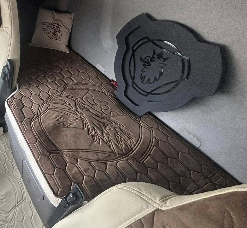 Copribranda in Alcantara per Scania S/R New – Ricamo Grifone
